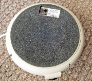Picture of the Dohm SleepMate Machine 980a, showing its underside and its foam rubber footing for better vibration isolation.