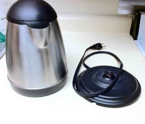 Picture of the Chef's Choice 6772 Electric Cordless Kettle, removed from the power stand.
