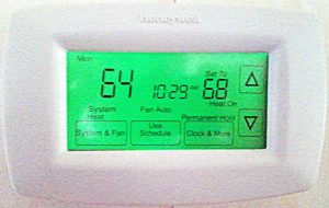 Picture of an installed and operating RTH7600D Programmable Thermostat by Honeywell.
