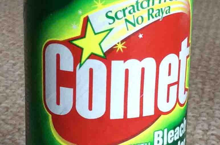Picture of Comet with Bleach Dry Cleanser, 25 ounce can, front view.