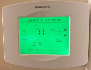 Picture of the touchscreen of the Honeywell RTH8580WF Wifi Thermostat, showing SUCCESS messsage after having properly logged into the new wireless network.