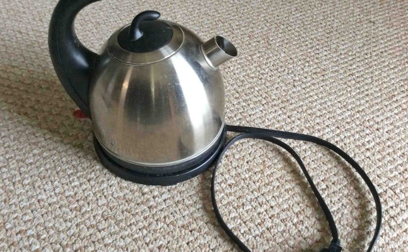 Picture of the Hamilton Beach 40891 Cordless Electric Kettle, showing it fully assembled.