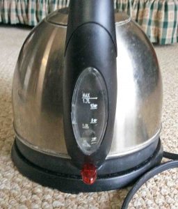 Picture of the Fill Window on the Hamilton Beach 40891 Electric Kettle.