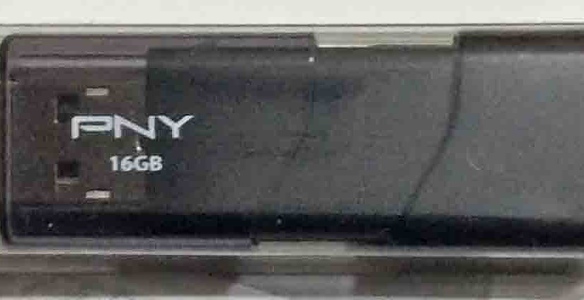 Picture of the PNY USB 16GB pen drive, front view close up.