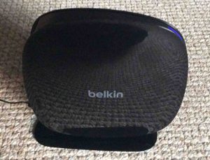 Picture of the Belkin N600 dual band WiFi range extender, left side view. 