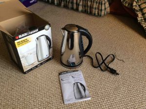 Picture of the JKC930C Black & Decker electric kettle, front view.