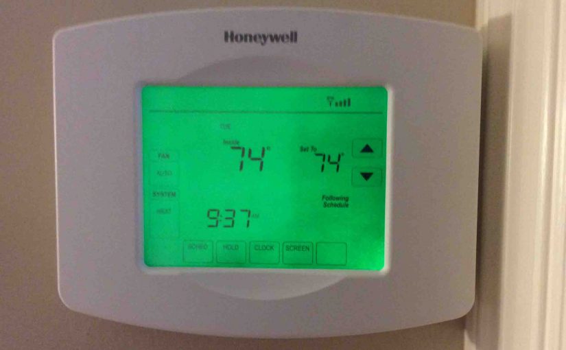 Picture of the Honeywell RTH8580WF Thermostat operating normally, prior to reset to factory defaults.