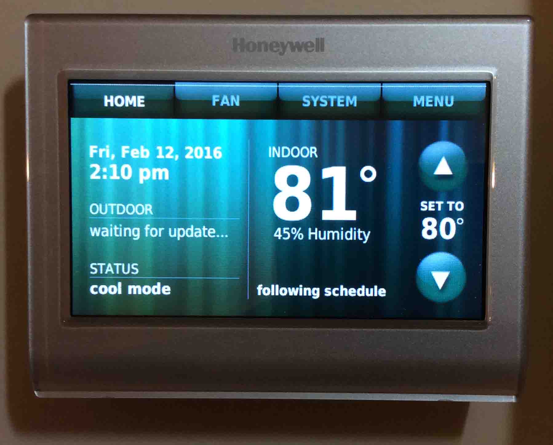 Hvorfor sier termostaten min at den er varmere enn den er?