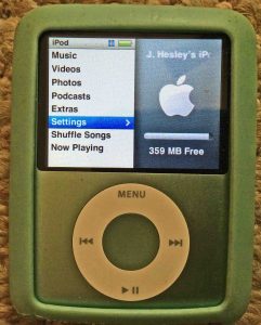 Picture of the iPod Nano 3rd Gen Portable Player, displaying its main menu, with the settings item selected. 