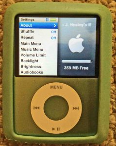 Picture of the iPod Nano 3rd Gen Portable Player, displaying its Settings menu.