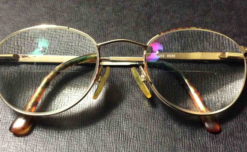Picture of a typical eyeglasses with anti reflective coating.