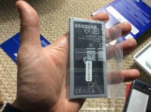 Picture of the phone's battery, showing the label side. Unboxing Samsung Galaxy J7.