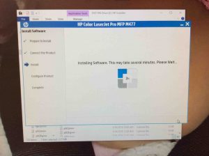 Picture of the HP Color Laserjet Pro MFP M477 driver installer, displaying its -Installing Software- screen.