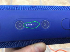 Picture of the battery charge status gauge, showing the wireless speaker charging.