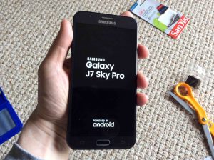 Picture of the phone powering up, displaying its introduction screen. Samsung Galaxy J7 Picture Gallery.