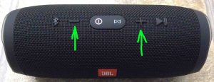 Picture of the top of the JBL Charge 3, showing the -Volume UP- and -Volume DOWN- buttons.