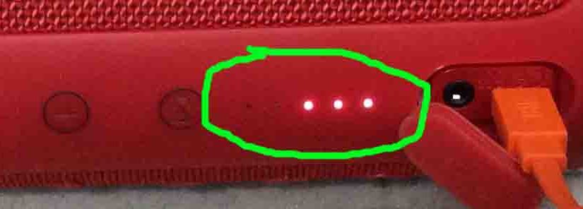 Picture of the JBL Flip 3 speaker, showing Its battery status gage at 60 percent charged, highlighted.