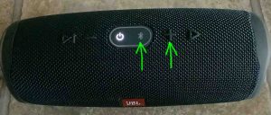 Showing the -Bluetooth- and -Volume Up- buttons on the top of the speaker.