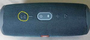 Picture of the -Connect Plus- button circled on the top of the JBL Charge 4.
