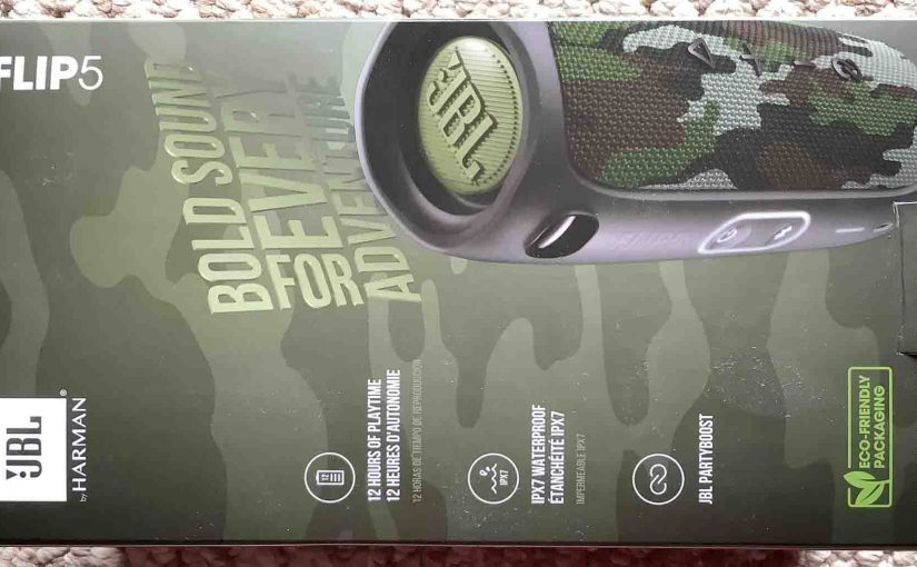 Back view of the JBL Flip 5 speaker package box.