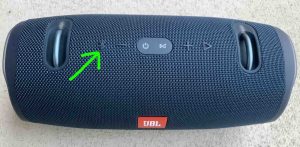 Top view of a common JBL speaker, with the -Bluetooth Pairing- button highlighted.