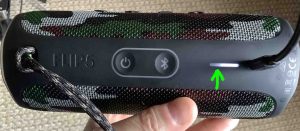Front view of the speaker, showing the blinking battery gauge highlighted as it charges.
