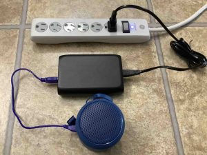 Sony SRS XB10 wireless speaker, charging from a Key Power HDD15-3-PD charger.