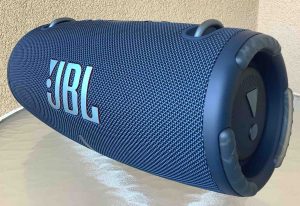 Front right side view of the JBL Xtreme 3 speaker.