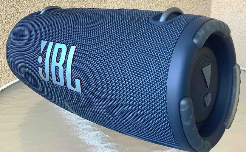 Front right side view of the JBL Xtreme 3 speaker.