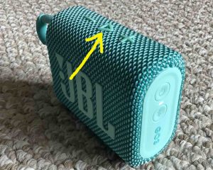 Top of the JBL Go 3 BT speaker, showing the -Play-Pause- button highlighted.