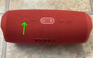 Picture of the top of the JBL Charge 5 speaker. Showing the -Connect Plus- button.