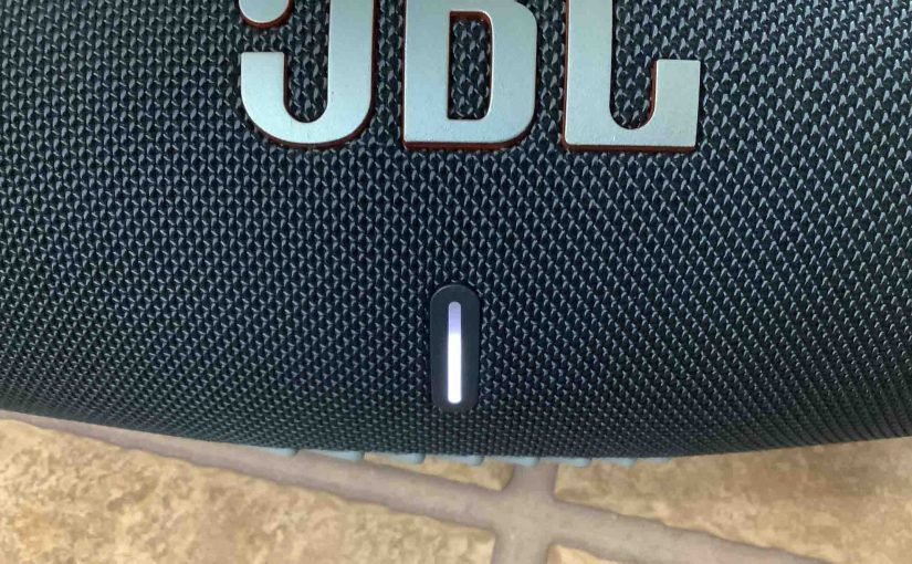 Picture of the JBL Xtreme 3 speaker, front view, showing the battery meter almost fully lit.