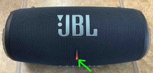 Front view of the JBL Xtreme 3 speaker, showing the red light ON in the battery indicator.