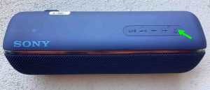Picture of the Sony SRS XB32 speaker -Power- button.