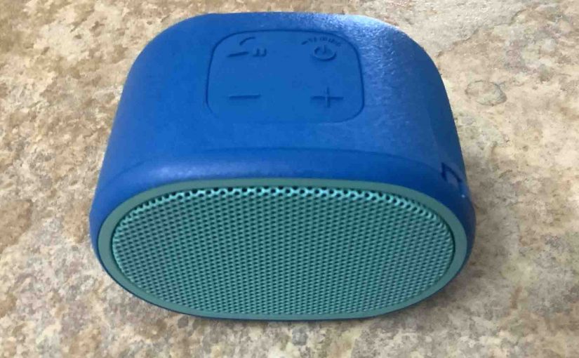 Picture of the Sony SRS XB01 speaker top and front.