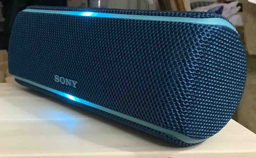 The front right view of the Sony SRS XB21 speaker.