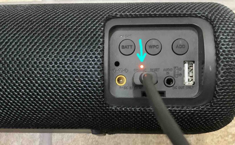 Picture of the glowing -CHARGE- light on the Sony SRS XB41 speaker.