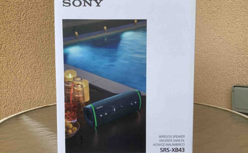 Left side view of the Sony SRS XB43 speaker carton box.