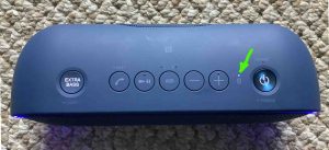 Picture of the Bluetooth Status light blinking on the Sony SRS XB20 speaker.