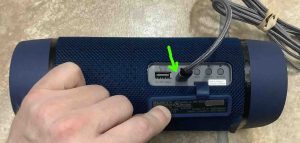 Picture of a charging cable plugged into the Sony SRS XB33 speaker.