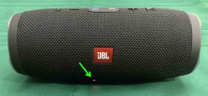Picture of the glowing red light on the JBL Charge 3.