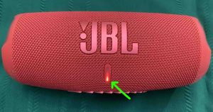 Picture of the flashing red light on the JBL Charge 5 speaker.