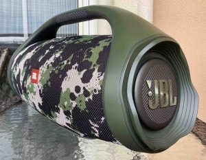 Picture of the front right side of the JBL Boombox 2 speaker.