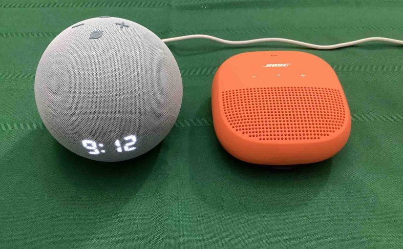 Picture of an Echo Dot 4 speaker clock alongside a Bose SoundLink Micro BT speaker