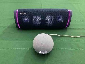 Picture of The Echo Dot 4 clock in front of a Sony XB43.