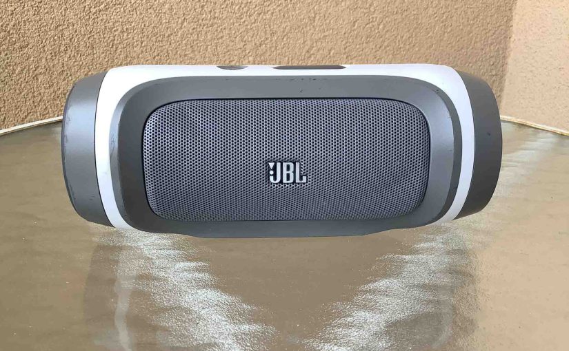 Picture of the front of the JBL Charge Bluetooth speaker.