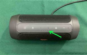 Picture of the JBL Charge 2 Plus speaker, fully charged, showing all of its battery status lights as OFF.