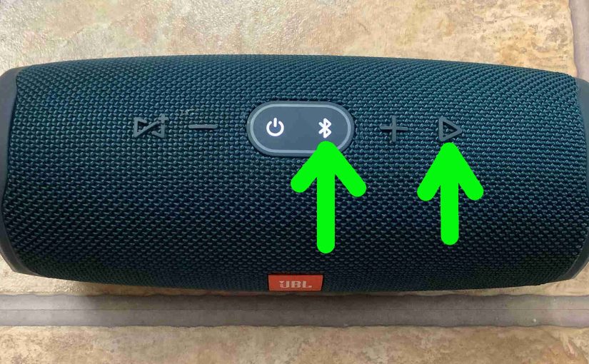 Picture of the top of the JBL Charge 4 speaker, with the -Bluetooth Pairing- and -Play-Pause- buttons highlighted.