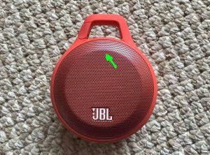 Picture of the dark status light on the JBL Clip BT speaker.