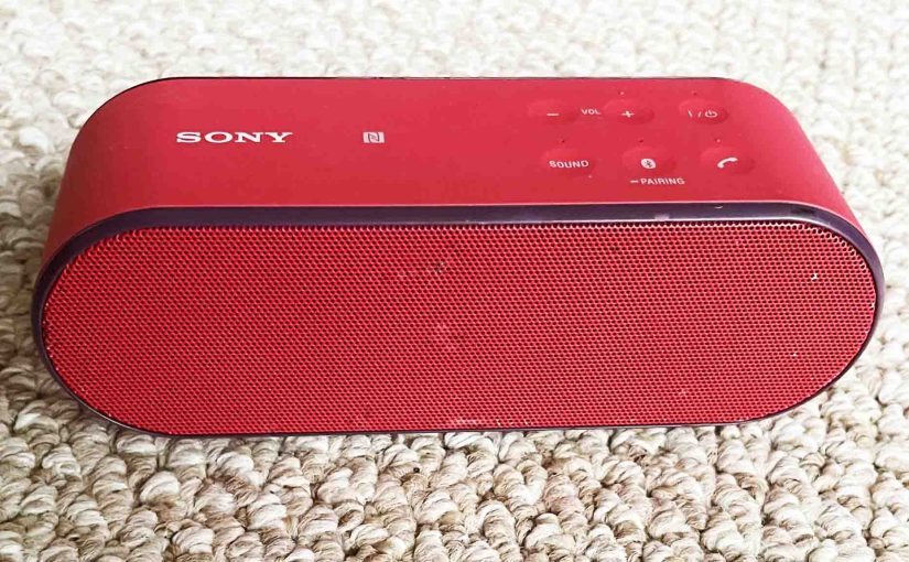 Picture of the front of the Sony SRS X2 speaker.